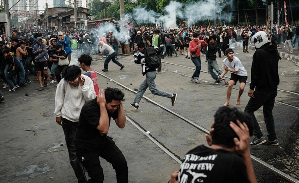 อินโดนีเซียประท้วงเดือด ตาย 1 เจ็บนับสิบ