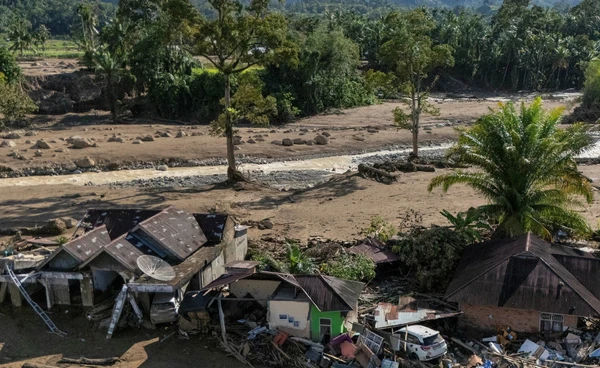 ฝนถล่มเอเชียโหด ที่ “อินโดนีเซีย” เสียชีวิต 950 ราย  ส่วน “ศรีลังกา” อีก 672 ราย