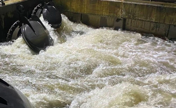 กทม. ฝนตกหนักเกิน 100 มม. หลายพื้นที่ ระดับน้ำในคลองสูงเร่งพร่องน้ำพร้อมรับมือ