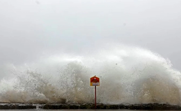 พายุ "เอมี" ถล่มอังกฤษ-ไอร์แลนด์ ยกเลิกเที่ยวบิน