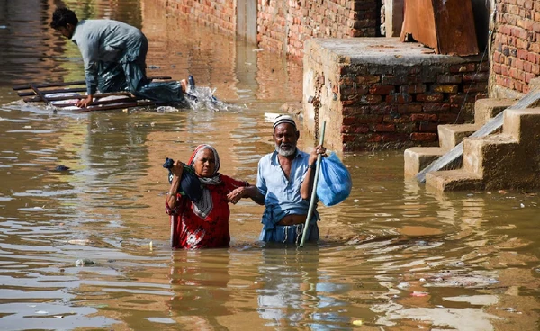ฝนถล่มปากีสถาน 2 เดือน ยอดเสียชีวิตพุ่งกว่า 800 ราย