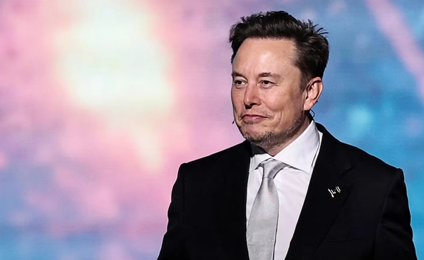 อีลอน มัสก์ กลายเป็นมหาเศรษฐีคนแรกของโลกที่มีมูลค่าทรัพย์สินสุทธิ 16 ล้านล้านบาท