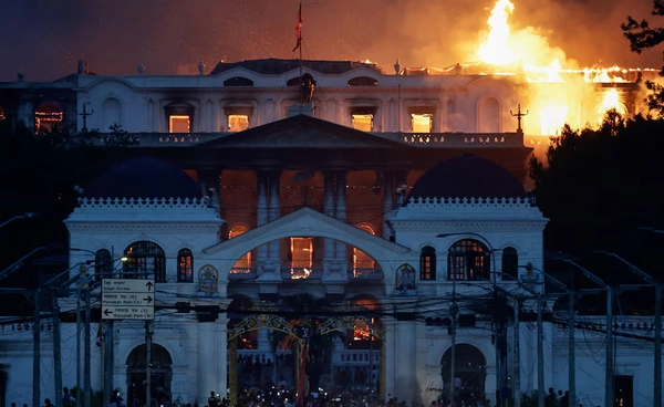 การประท้วงในเนปาลดันยอดดาวน์โหลด Bitchat หลังรัฐบาลแบนโซเชียลมีเดียรายอื่น ๆ