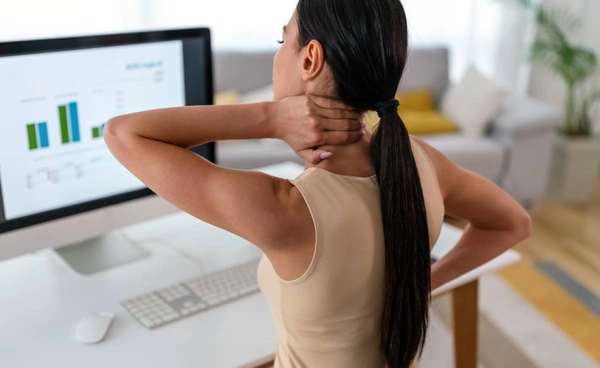 ปวดหลัง ปวดคอ อาจไม่ใช่แค่ออฟฟิศซินโดรม แต่คือสัญญาณเตือน “โรคกระดูกสันหลัง” 