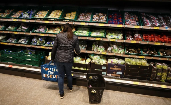 ภัยโลกร้อนทำอาหารแพง  บีบคนรายได้น้อย เลือกไม่ได้  ต้องทานแต่ของไร้ประโยชน์!