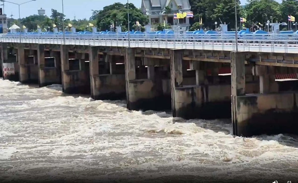 เขื่อนเจ้าพระยาตรึงระบายวันที่ 4 ท้ายเขื่อนจมน้ำ 2 เมตร
