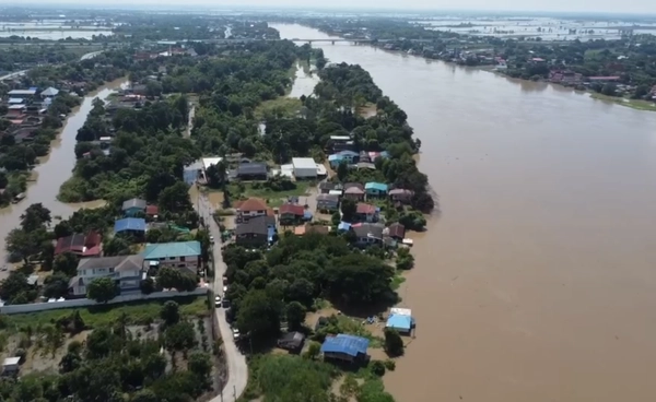 น้ำเจ้าพระยาล้น ท่วมสูงล้อมเกาะเรียนอยุธยา