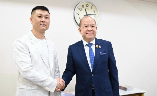 "พิชัย" ดึง "อินฟลูฯ จีนชื่อดัง" ไลฟ์สดขายผลไม้ไทย หวังทุบสถิติขายทุเรียนทะลุ 1,000 ล้าน