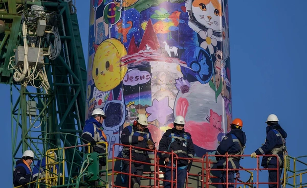 รัสเซียส่งนักบินอวกาศด้วยจรวดที่ถูกระบายสีโดยเด็ก ๆ ที่ป่วยเป็นโรคมะเร็งจาก 50 เมือง