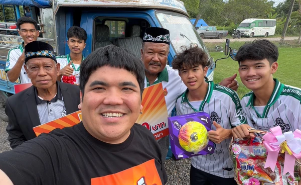 “แจ็ค แฟนฉัน” ตัวแทน “หม่ำ จ๊กม๊ก–เพชร สหรัตน์” มอบเงินอัดฉีด 3 หมื่น ให้ทีมหมอนทองวิทยา พร้อมซัพพอร์ตทีมชัยนาทต่อ