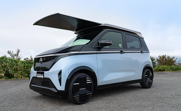 “Nissan” เผยต้นแบบรถติดหลังคา “โซลาร์เซลล์” ยืดขยายได้ ช่วยเพิ่มระยะทางวิ่ง 