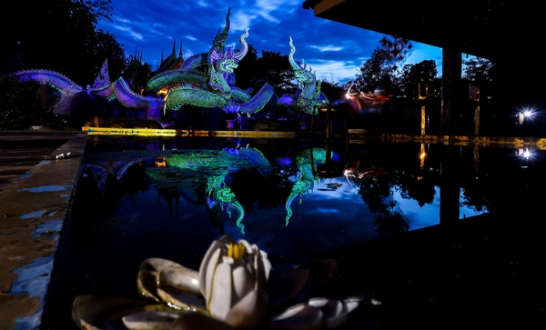 กระแสแห่งศรัทธาชมความงาม “พญานาคเรืองแสง” ที่ “วัดป่าภูปัง” จุดท่องเที่ยวยามค่ำแห่งของอุบลราชธานี