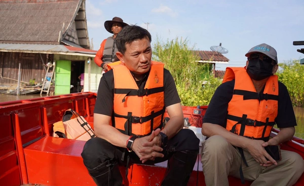 ดร.เอ้ สุชัชวีร์ ลงพื้นที่แก้ปัญหาน้ำท่วมจ.น่าน-อยุธยา เสนอต้องแก้ปัญหาน้ำทั้งระบบ