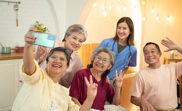 Longevity คืออะไร? ต้องอายุยืน 100 ปี แต่มีภาระ ? เมื่อเทรนด์สุขภาพยั่งยืนเป็นที่ถกเถียง