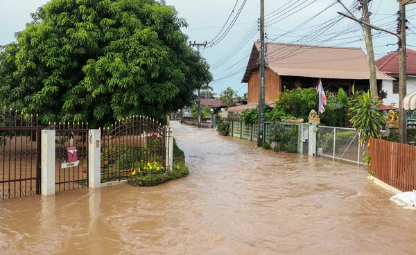 น้ำท่วมสุโขทัย ลดลงต่อเนื่อง! เร่งซ่อมคันคลอง-สูบน้ำออกจากพื้นที่เกษตร