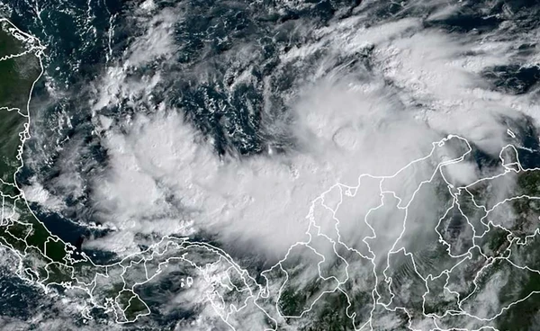 กรมอุตุนิยมวิทยา เตือนฉบับล่าสุด “พายุมิแทก” ร่องมรสุมพาดผ่านกระทบไทยฝนตกหนัก