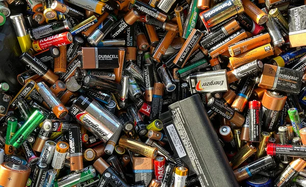 อังกฤษใช้ AI คัดแยก “แบตเตอรี่” จากกองขยะ ลดอุบัติเหตุไฟไหม้ กู้คืนแร่หายาก