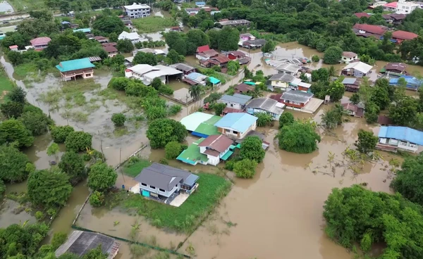 "ชัยนาท" ยังวิกฤต หลายชุมชนน้ำท่วมสูงกว่า 1 เมตร