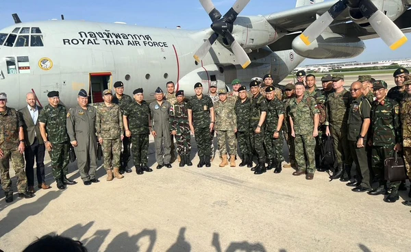 ทบ.นำทูตทหาร - สื่อต่างประเทศ ลงพื้นที่ศรีสะเกษดูจุดเกิดเหตุถูกยิงถล่ม