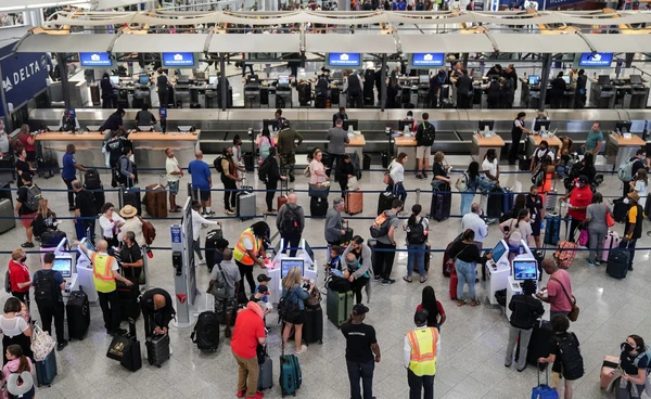 สหรัฐฯ สั่งลดเที่ยวบินทั่วประเทศ รับมือเจ้าหน้าที่ขาดแคลนเนื่องจากชัตดาวน์