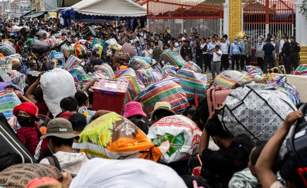 สื่อกัมพูชาชี้ "ชาวกัมพูชา" เดินทางกลับจากไทยแล้วกว่า 550,000 คน