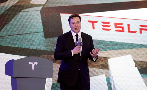 เทสลาเสนอเงินให้ "อีลอน มัสก์" 1 ล้านล้านดอลลาร์ หากเพิ่มมูลค่าตลาดให้บริษัทได้ภายใน 10 ปี