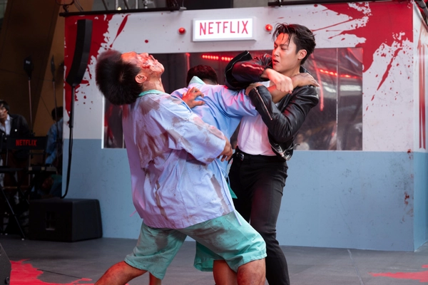 "หมาก-ณิชา" นำทีมฝ่าซอมบี้คลั่งกลางกรุง เปิดตัวภาพยนตร์แอ็กชันซอมบี้ “ปากกัด ตีนถีบ”