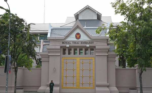 สถานเอกอัครราชทูตฯ แนะคนไทยเดินทางออกจากกัมพูชาโดยเร็วที่สุด