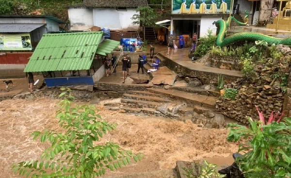 “คาจิกิ” ถล่มแม่ฮ่องสอน  น้ำป่าหลากท่วมหลายหมู่บ้าน 