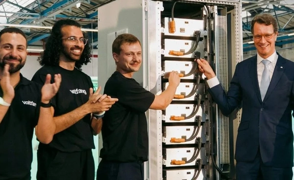 บริษัทเยอรมนีเปิดโรงงาน “เก็บพลังงานไฟฟ้า” ด้วยแบตเตอรี่ EV ใช้แล้ว