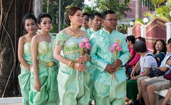  “พิธีแต่งงานดั้งเดิมเขมร” จะขึ้นทะเบียนมรดกโลก ทำไมกลายเป็นดรามา “กัมพูชาเคลมชุดไทย”? 