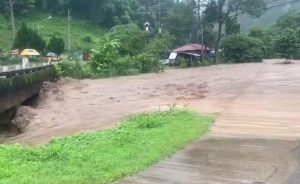 ฝนถล่ม “แม่ฮ่องสอน” น้ำป่าหลากท่วมบ้านเรือน พื้นที่การเกษตร