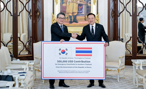 ไทย - เกาหลีใต้ สัมพันธ์แน่นแฟ้นมอบเงินช่วยน้ำท่วมใต้ 5 แสนดอลลา