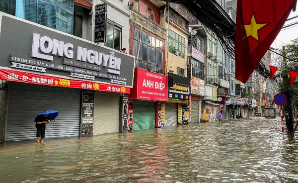 “เวียดนาม” อ่วมพายุ น้ำท่วมหนักสุดในรอบ 40 ปี เจอ “แมตโม” ซ้ำหลัง “บัวลอย”