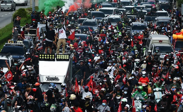 “ม็อบ” ยุคนี้ยังจำเป็นไหม? ชุมนุมสาธารณะยังมีความหมายแค่ไหนในยุคโซเชียล