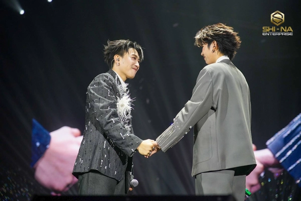 “นุ๊ก-ปาย” เสิร์ฟความฟินครบรอบ 5 ปีแฟนมีต  "รักนะต้าววาฬ Ocean Of Love มหาสมุทรแห่งรัก” สุดอบอุ่น 