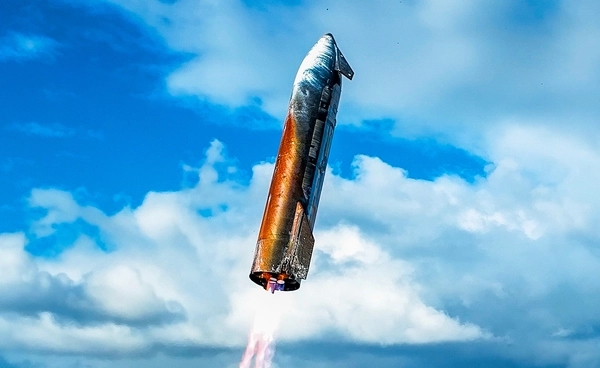 ทำไมกระเบื้องกันความร้อนของยาน Starship เปลี่ยนเป็นสีส้มขาวหลังกลับจากชั้นบรรยากาศโลก ?