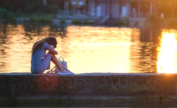 "ภาวะซึมเศร้าในช่วงเย็น" (Evening Depression) อารมณ์เศร้าที่มาพร้อมกับฟ้ามืด