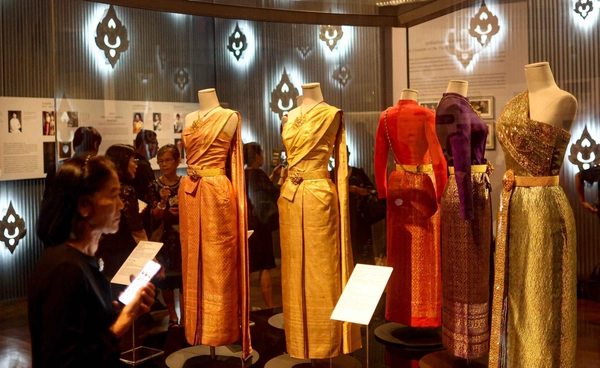 8 ชุดไทยพระราชนิยมมรดกจากราชสำนัก สู่ความงามร่วมสมัย