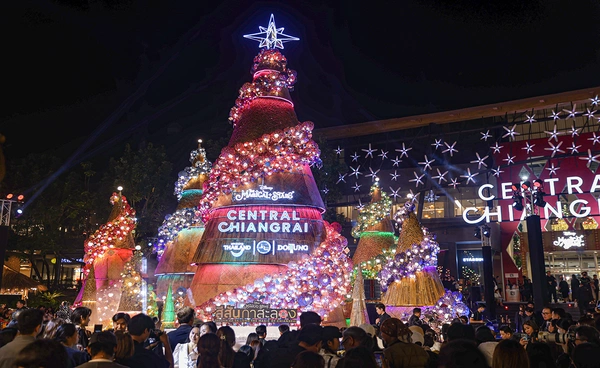 เที่ยวงานภาคเหนือหน้าหนาว “เทศกาลสีสันกาสะลอง 2025” ชม “ต้นคริสต์มาสหมอกพันวา” ถ่ายทอดอัตลักษณ์ของ 4 ชนเผ่าจากยอดดอยสูง