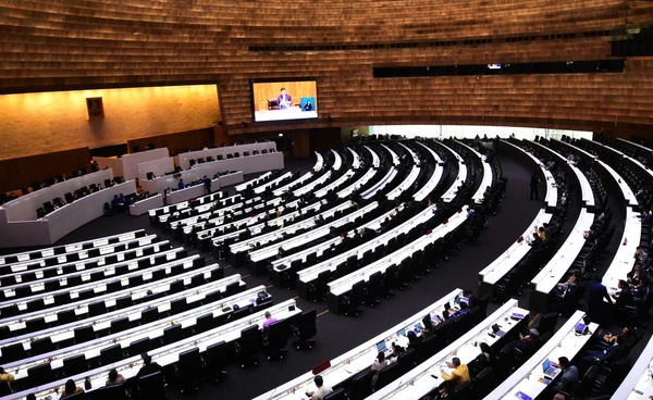 เกมยุบสภาและศึกสามขั้วการเมืองไทยก่อนเลือกตั้งปี 2569