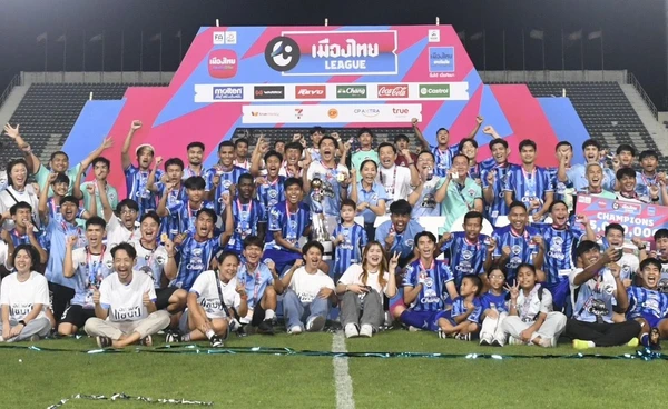 ชลบุรี ประกาศแยกทาง 4 แข้งนอก หลังเลื่อนชั้นกลับไทยลีก