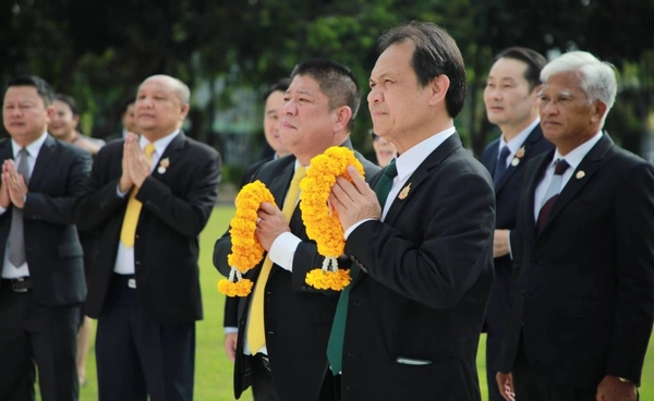 'องอาจ วงษ์ประยูร' รมช.ศธ. คนใหม่ เข้าศธ.สักการะสิ่งศักดิ์สิทธิ์ ก่อนเริ่มงาน
