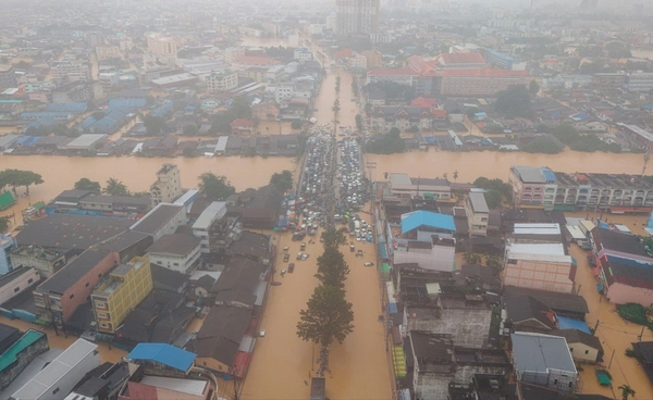 ก.เกษตรฯ เห็นชอบเยียวยาน้ำท่วมครัวเรือนละ 3000 บาท เตรียมเสนอ ครม.