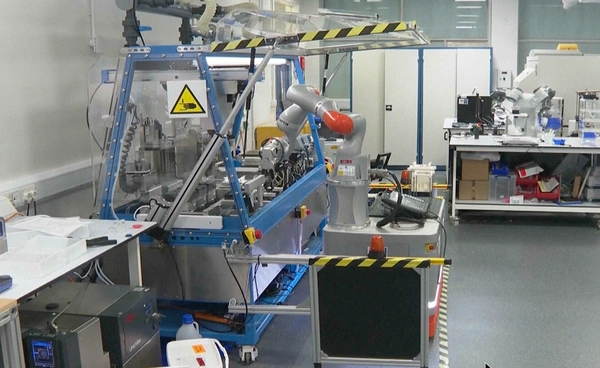 “หุ่นยนต์นักเคมี” ช่วยนักวิจัยทดลองในห้องปฏิบัติการ รันงานแบบอัจฉริยะ