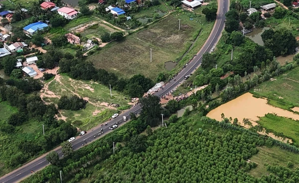 กกล.บูรพา เผยกัมพูชาเกณฑ์มวลชนปิดถนนหมายเลข 58 ยั่วยุฝั่งไทย