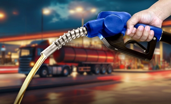 ตรึงราคาหน้าปั๊ม “กบน.” ลดเงินกองทุนน้ำมัน กลุ่มดีเซลลง 70 สตางค์/ลิตร