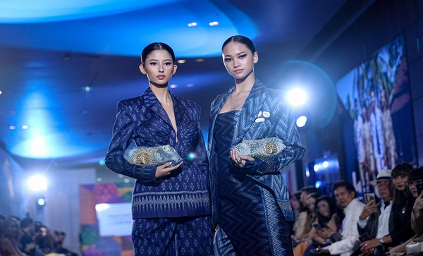 เจ้าฟ้าสิริวัณณวรีฯ ทรงนำหัตถศิลป์ที่รังสรรค์จากผ้าไทยสู่เวทีโลกเชิดชูจิตวิญญาณแห่งช่างฝีมือไทย