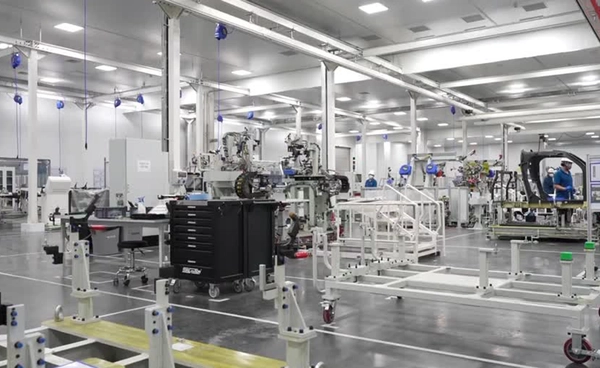 จีนเปิด “โรงงานผลิตรถยนต์บินได้แห่งแรก” กำหนดส่งมอบรถบินได้ 2026