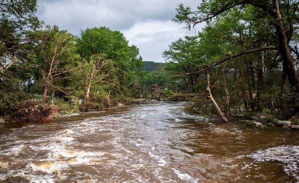 มหาอุทกภัย “เท็กซัส” เลวร้ายที่สุดในรอบ 100 ปี เสียชีวิตแล้วเกือบ 100 ราย!